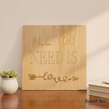 Quadro Decorativo 'All You Need Is Love' em Madeira - Decoração Afetiva